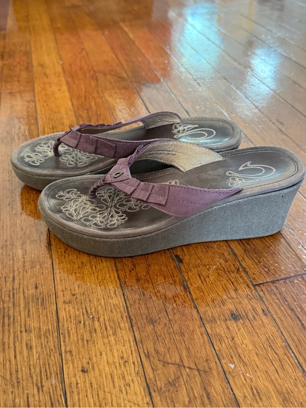 OluKai Women's Purple Wedge Flip Flop Sandals